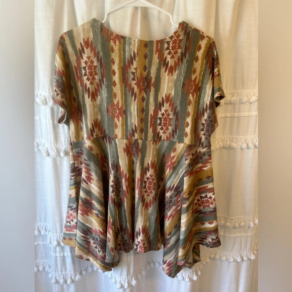 First love Aztec print blouse size M - Picture 5 of 5